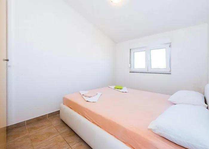 With A Parking Space - 15497 *