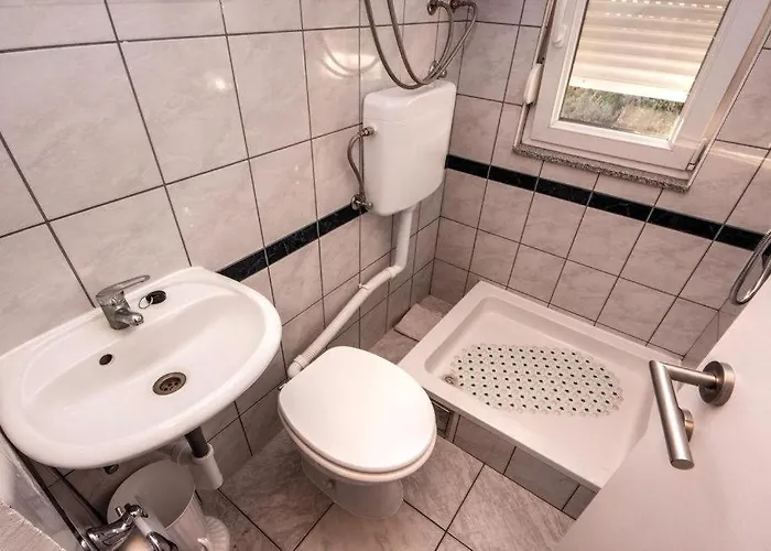 With A Parking Space - 15497 *