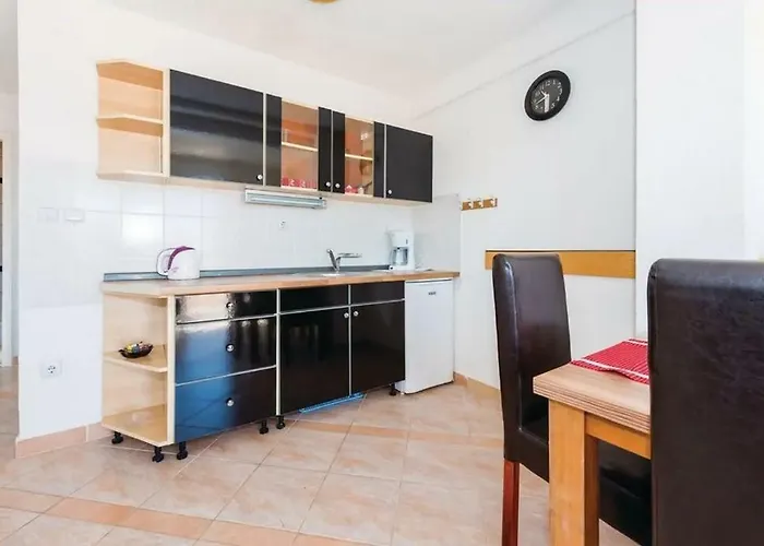 With A Parking Space - 15497 Daire